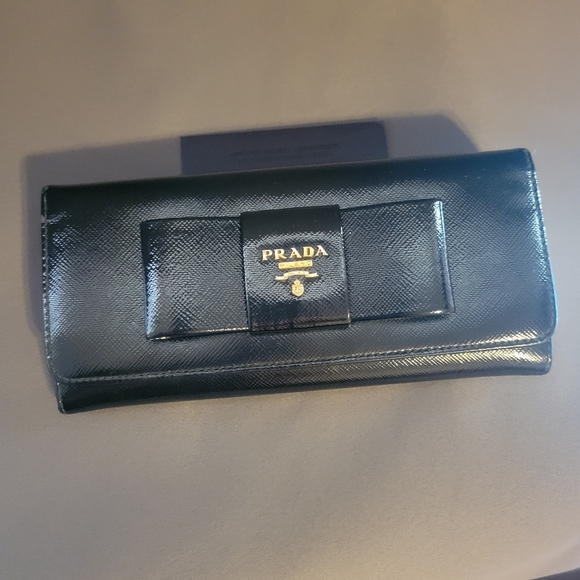 Authentic Prada Saffiano Wallet - Picture 9 of 11